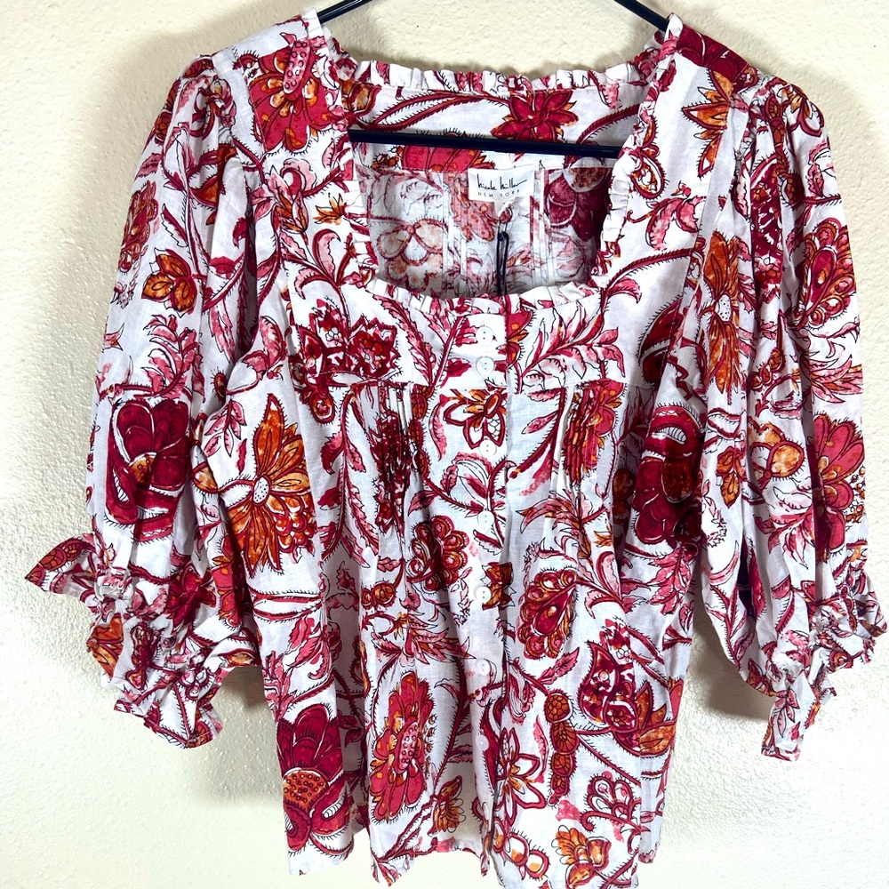 Nicole Miller New York Size Small,Cropped. NWT Button Up Top, Short Puff Sleeve.